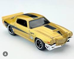 Hot Wheels '70 Chevy Camaro RS Dorado | Serie '70s vs. '90s | Muscle Car Coleccionable