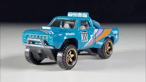 Hot Wheels ’87 Dodge D100 Azul Turquesa – Edición de Colección