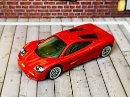 Hot Wheels McLaren F1 Rojo | Serie The 90’s | Superauto Clásico 1:64