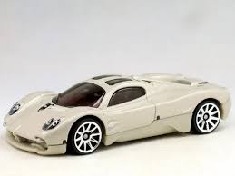 Hot Wheels Pagani Utopia Gris | HW Exotics 2024 - 1:64 Coleccionable