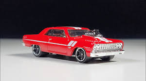 Hot Wheels ’64 Chevy Chevelle SS Rojo y Amarillo | Serie Muscle Mania 1:64