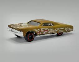 Hot Wheels 2024 Layin’ Lowrider Dorado – #113/250 Edición Coleccionista