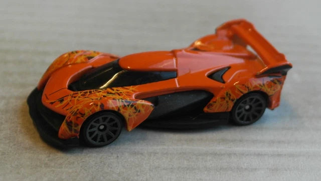 Hot Wheels McLaren Solus GT Naranja